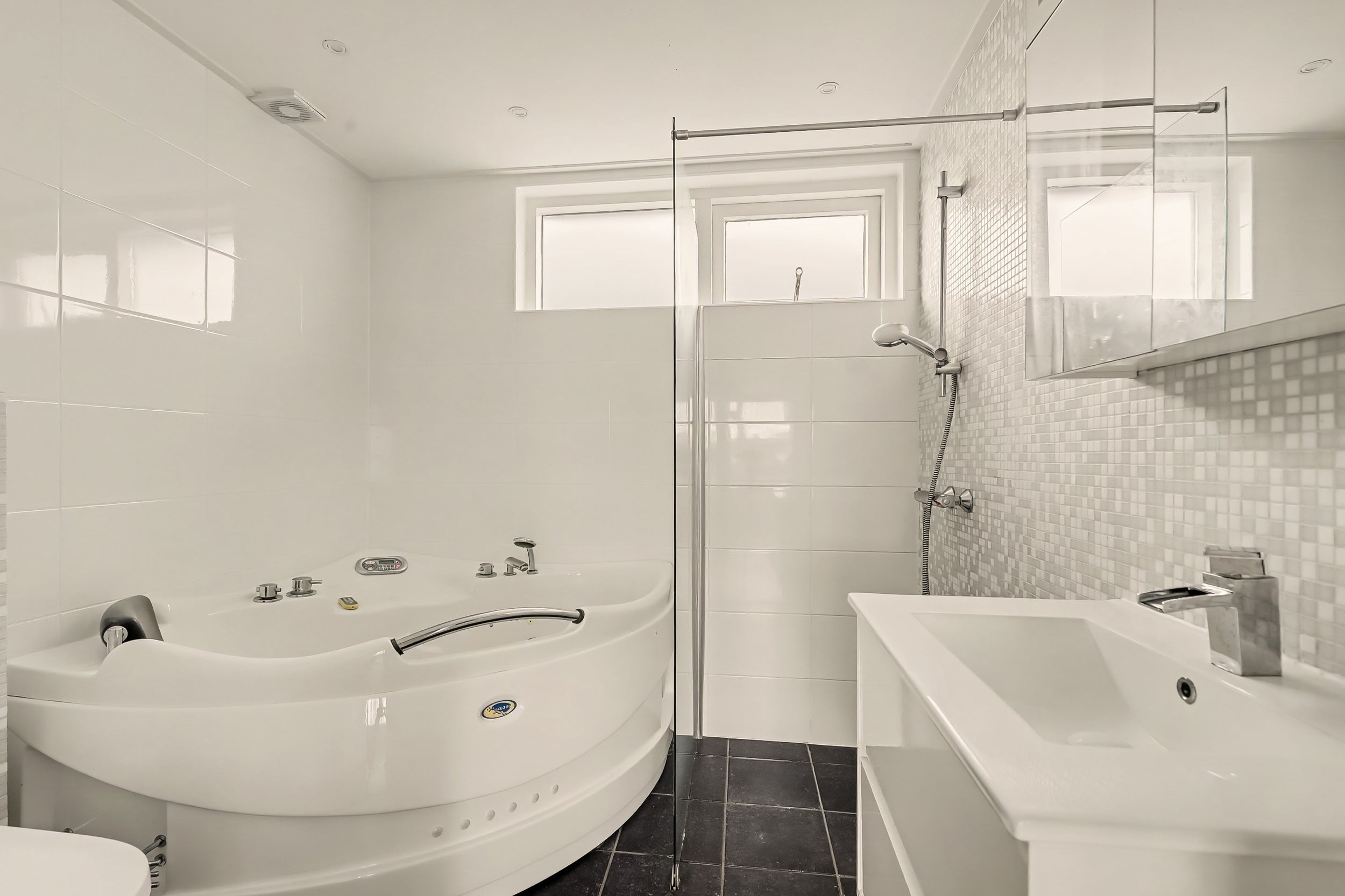 Tussenwoning te koop: Spoorstraat 12, Oost-Souburg