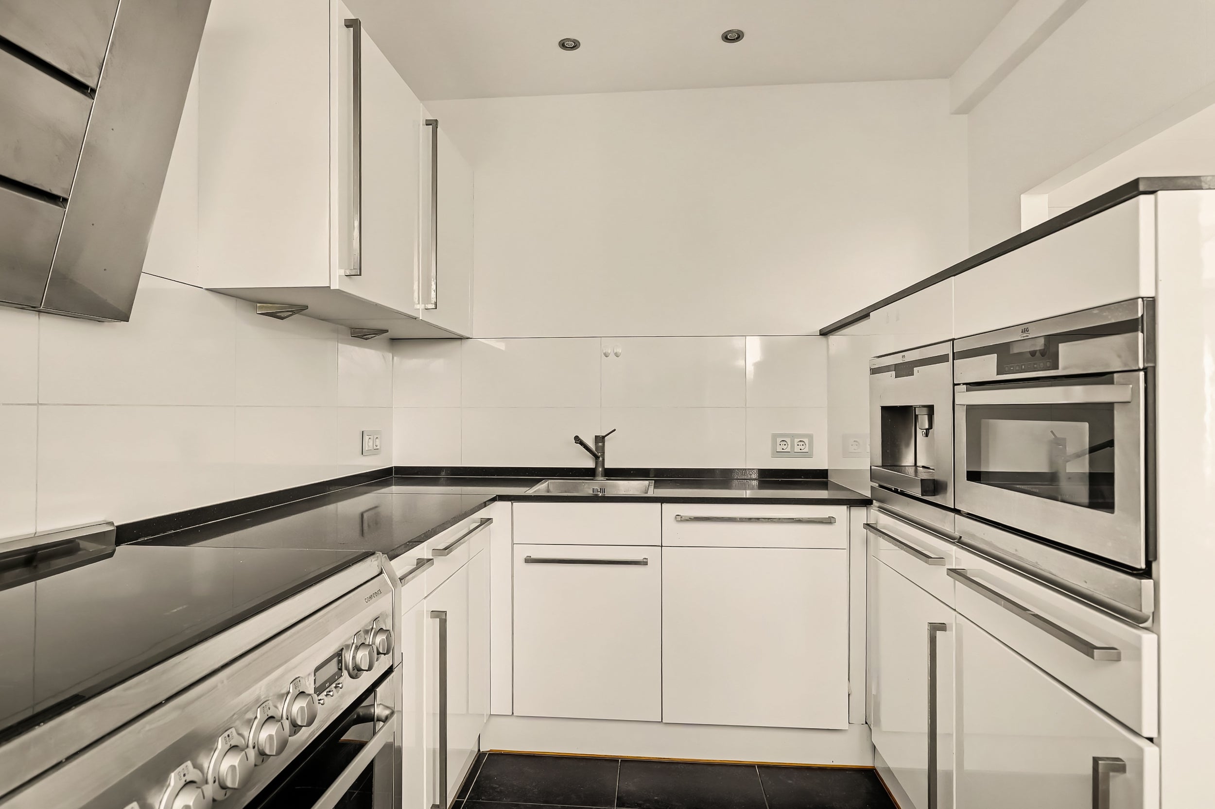 Tussenwoning te koop: Spoorstraat 12, Oost-Souburg
