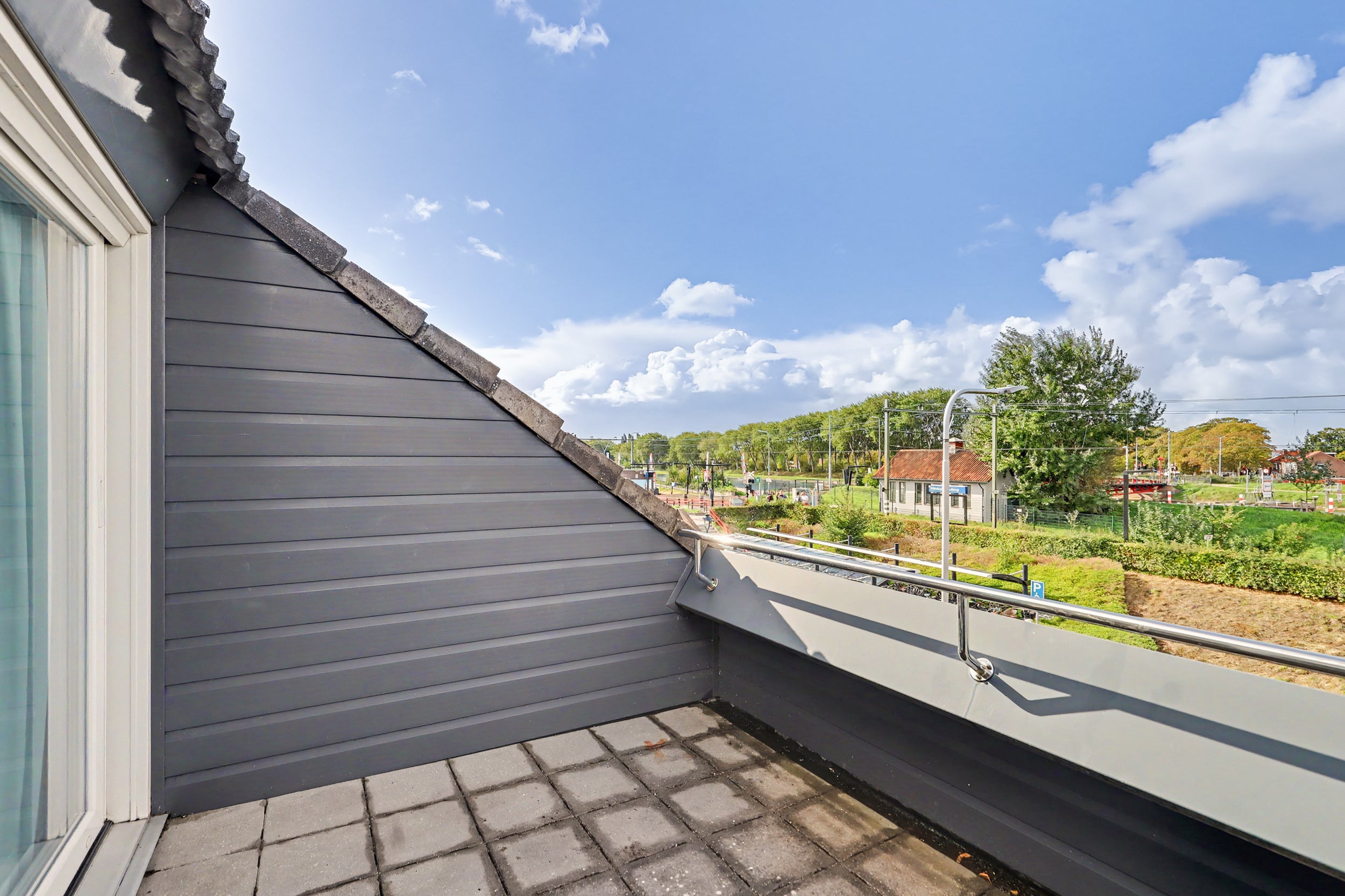 Tussenwoning te koop: Spoorstraat 12, Oost-Souburg