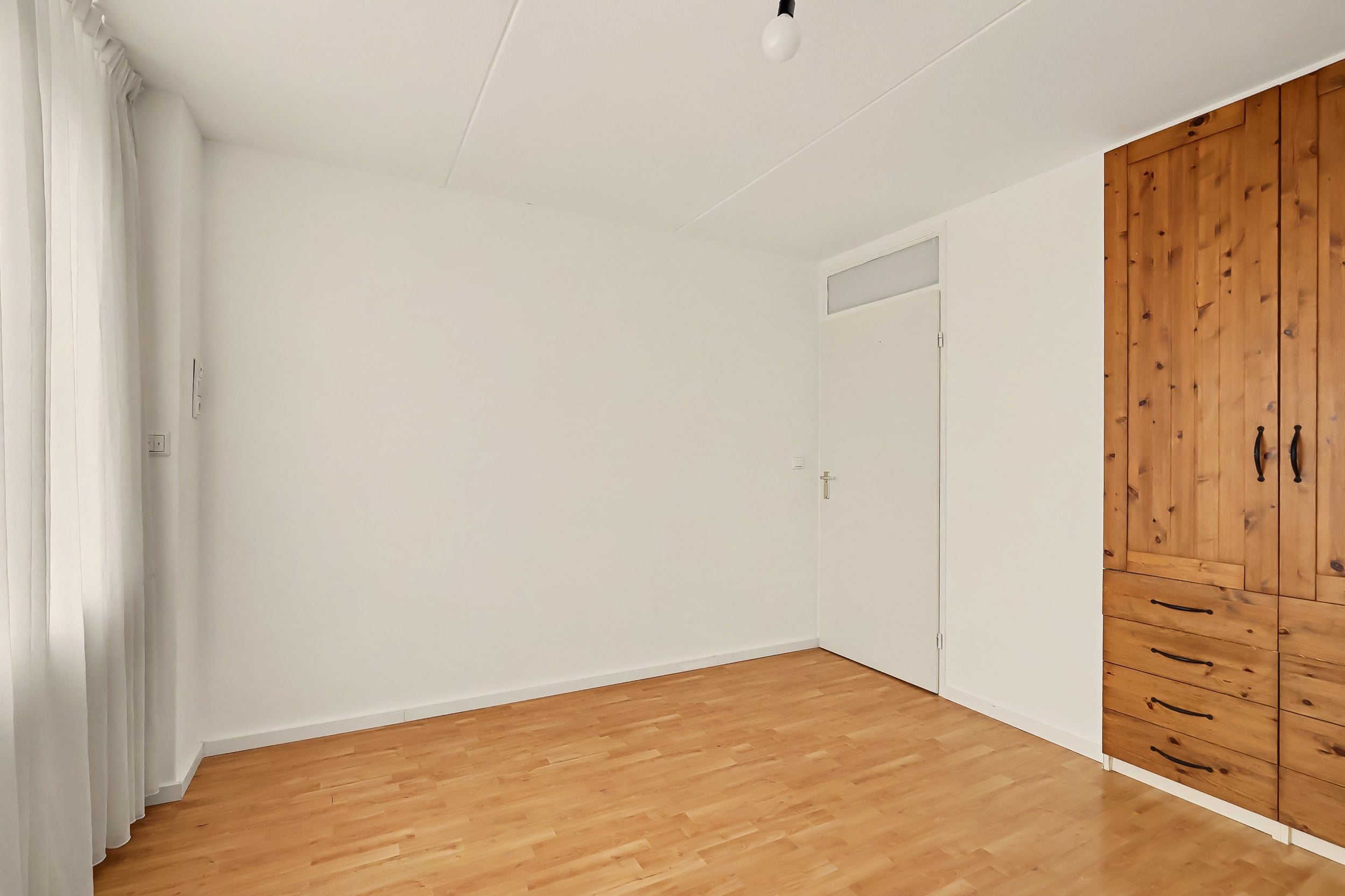 Tussenwoning te koop: Spoorstraat 12, Oost-Souburg
