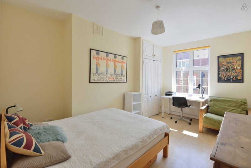 Flat Cranleigh Street in Greater London