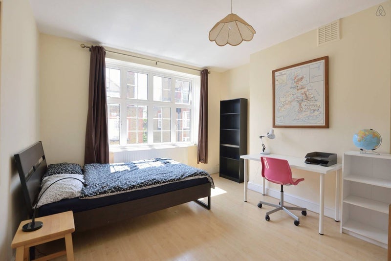 Flat Cranleigh Street in Greater London