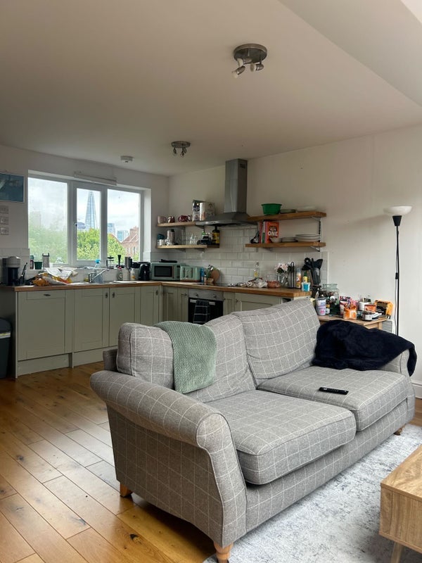 Room Surrey Square in Greater London