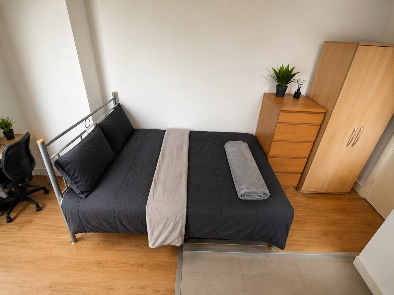 Flat Rufford Street in Greater London