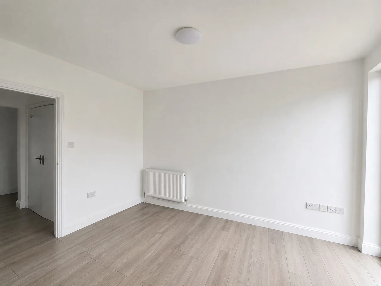 Flat Best Court in Greater London