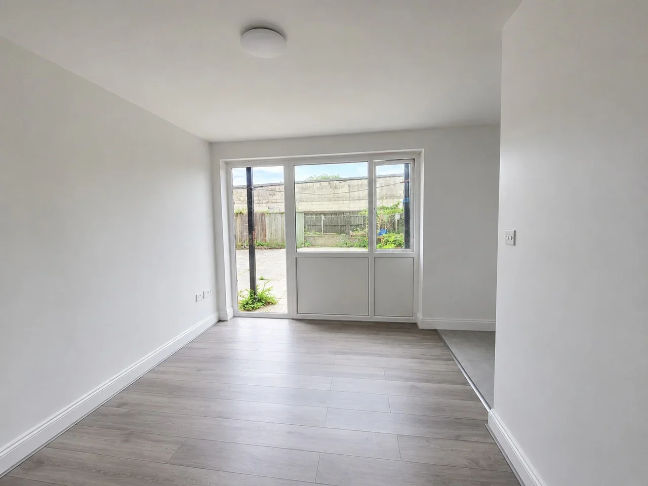 Flat Best Court in Greater London