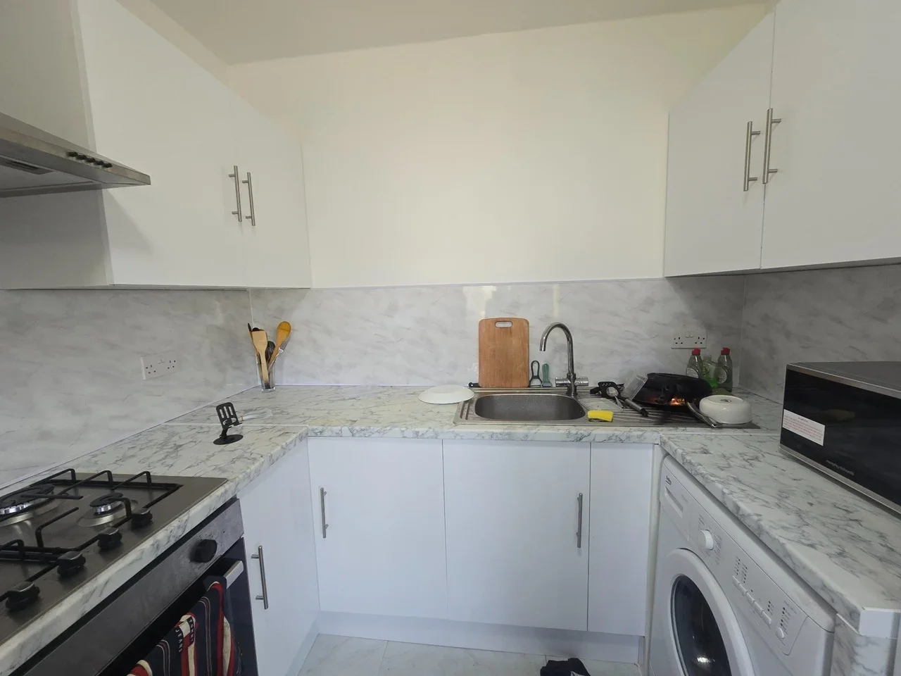 Flat Best Court in Greater London