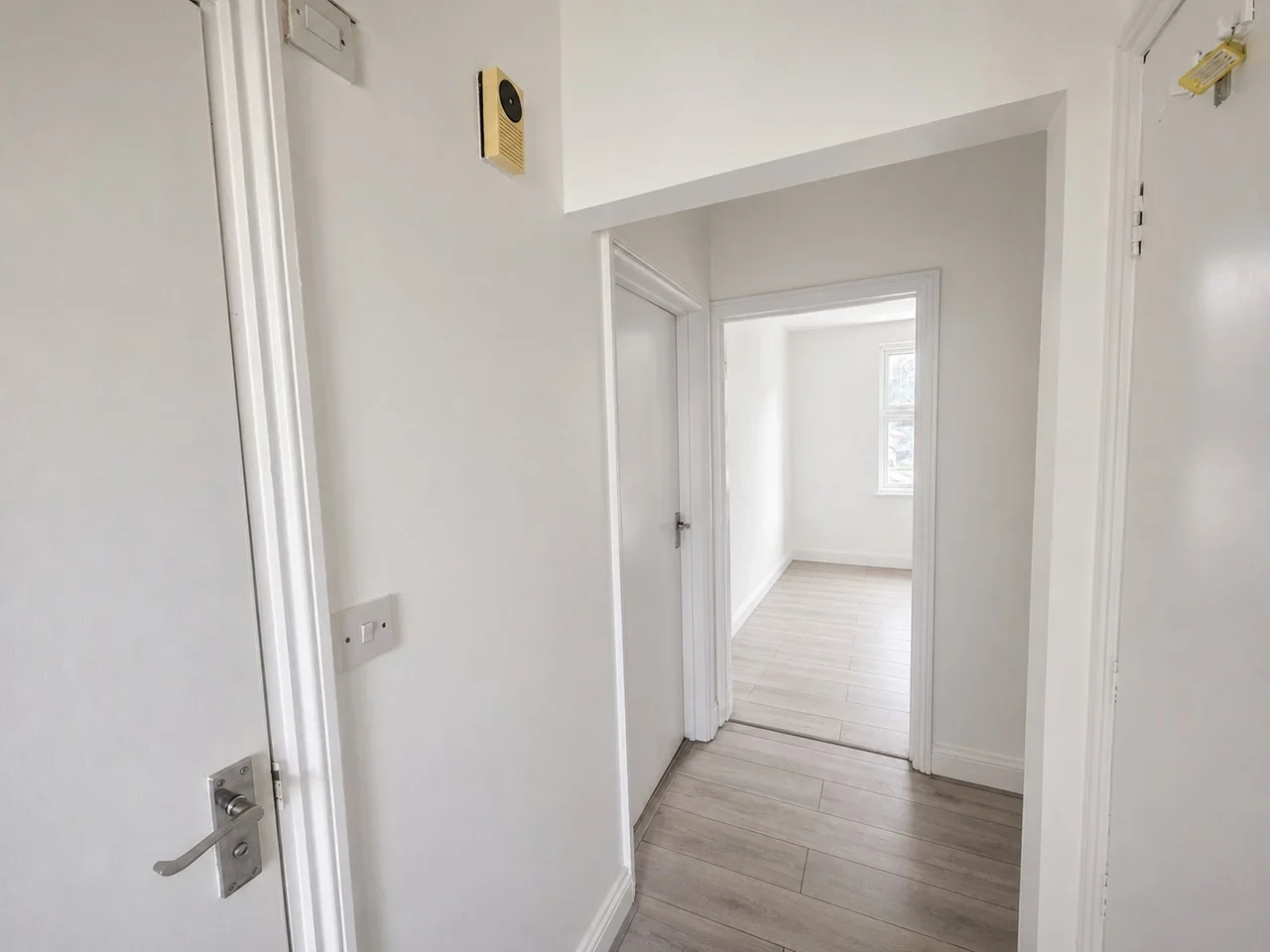 Flat Best Court in Greater London