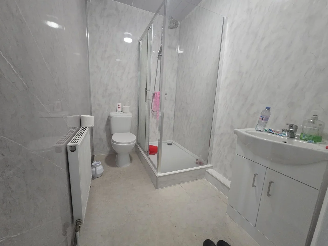 Flat Best Court in Greater London