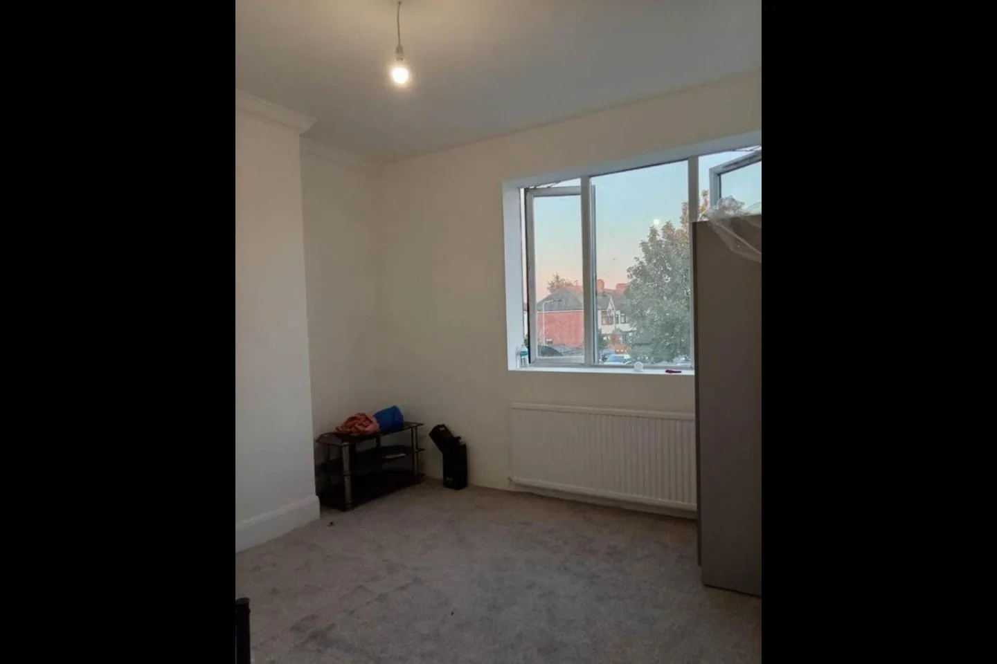 Room High Road in Greater London
