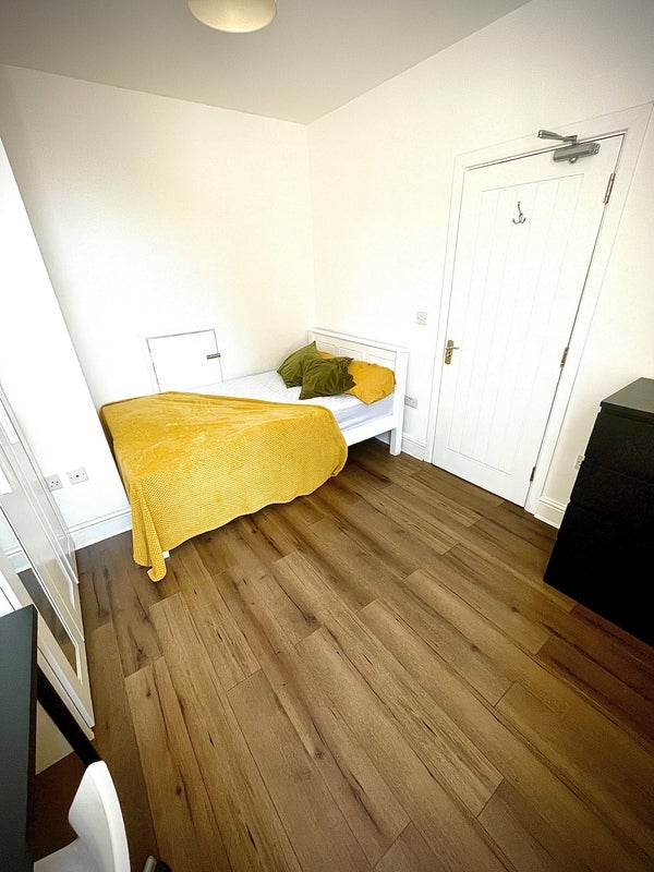 Room Terry Road in Coventry