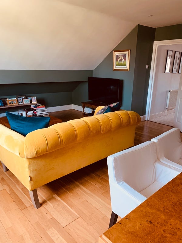 Room Blenheim Gardens in Greater London
