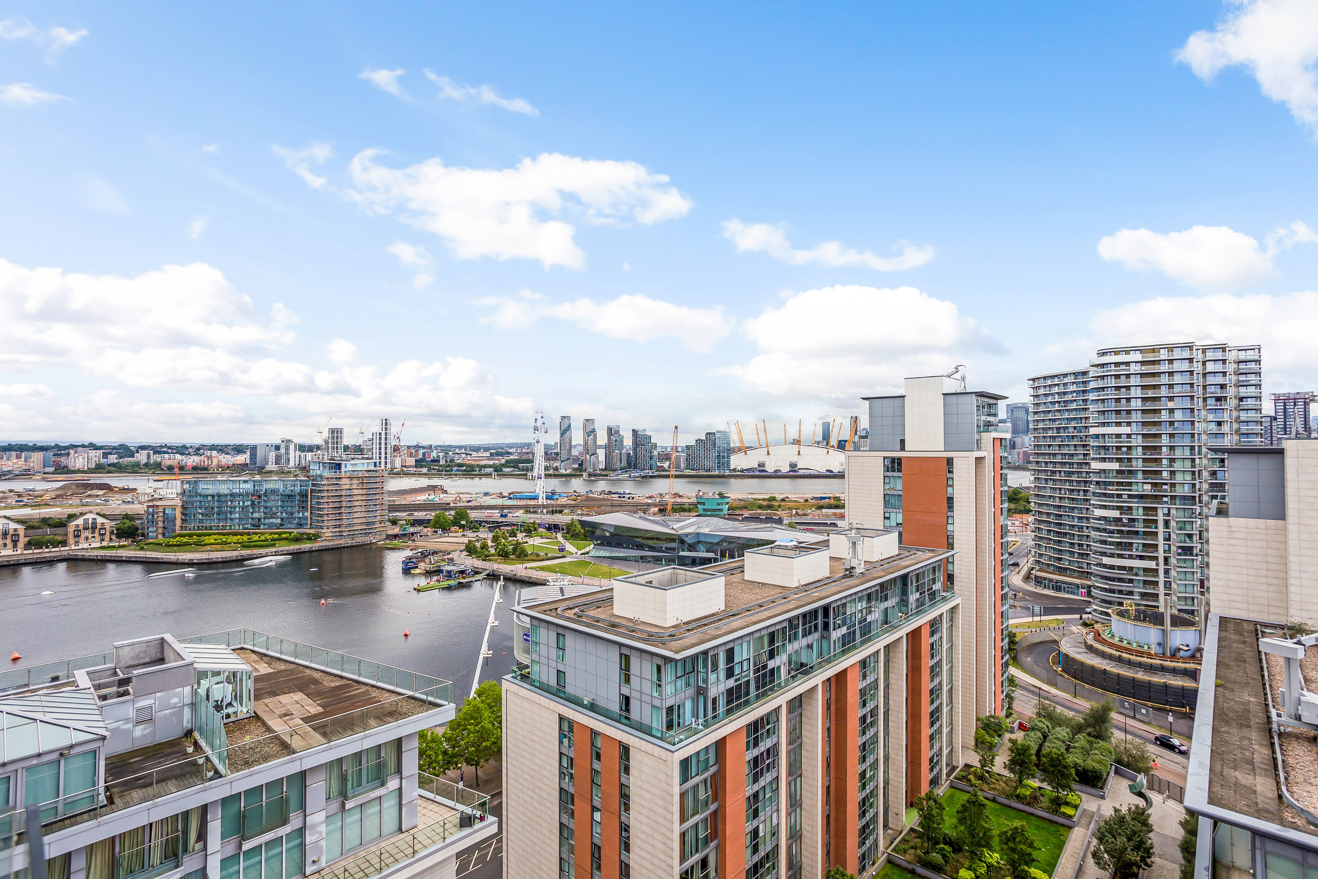 Flat Western Gateway in Greater London