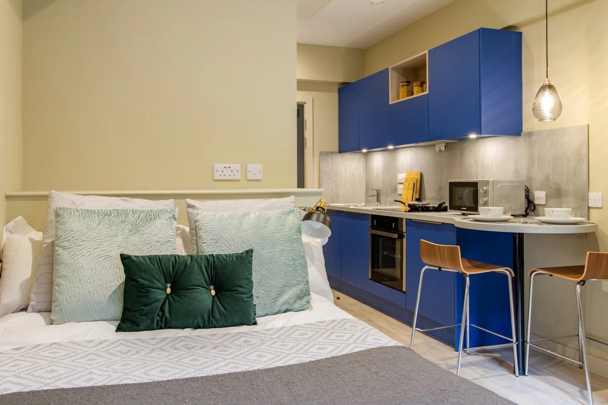 Flat Livery Close in Reading