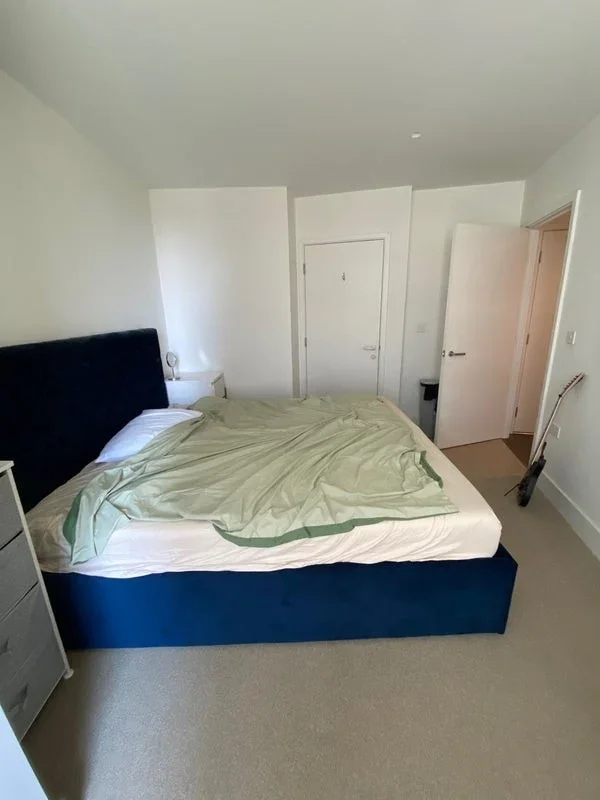 Room North End Road in Greater London