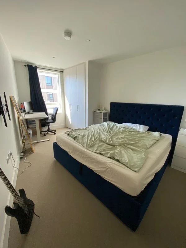 Room North End Road in Greater London