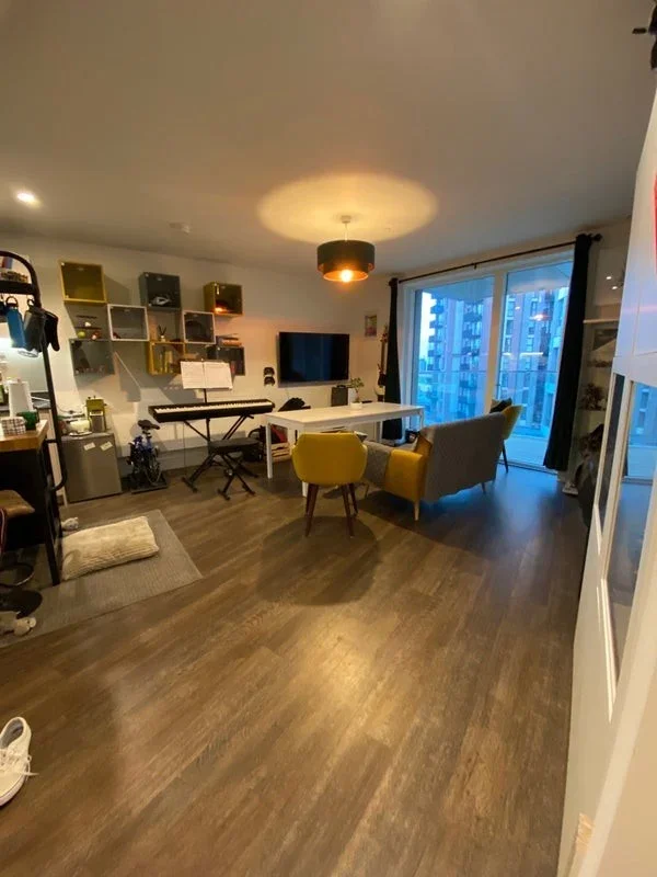 Room North End Road in Greater London