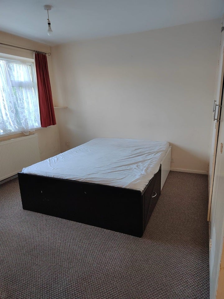 Flat Sutton Lane in Greater London