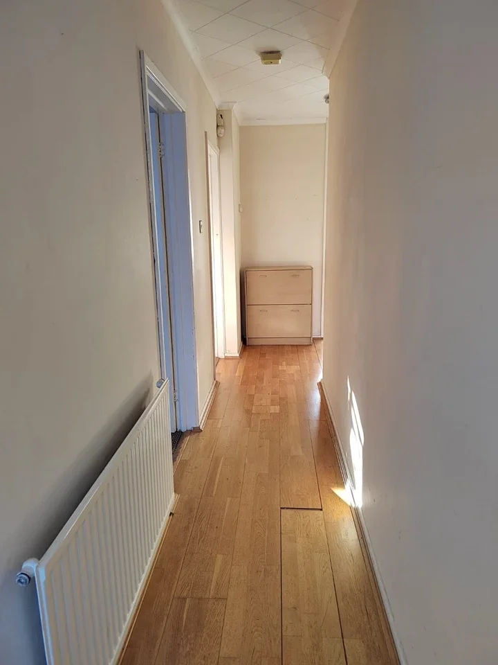 Flat Sutton Lane in Greater London