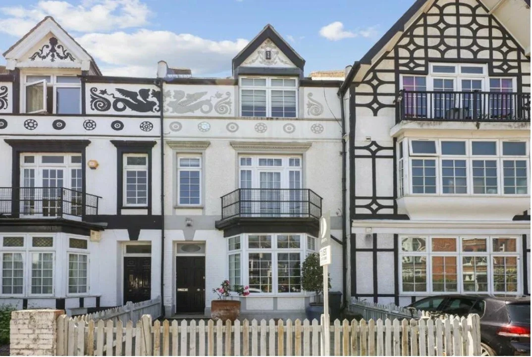 Flat Sternhold Avenue in Greater London