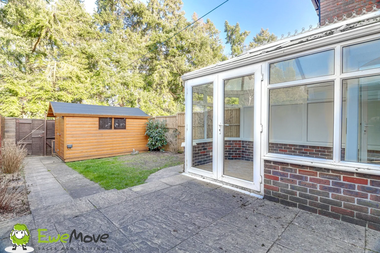 House Hawthorn Close in Chichester