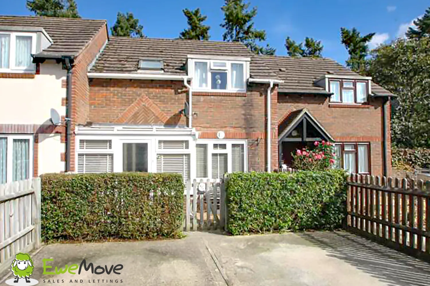 House Hawthorn Close in Chichester