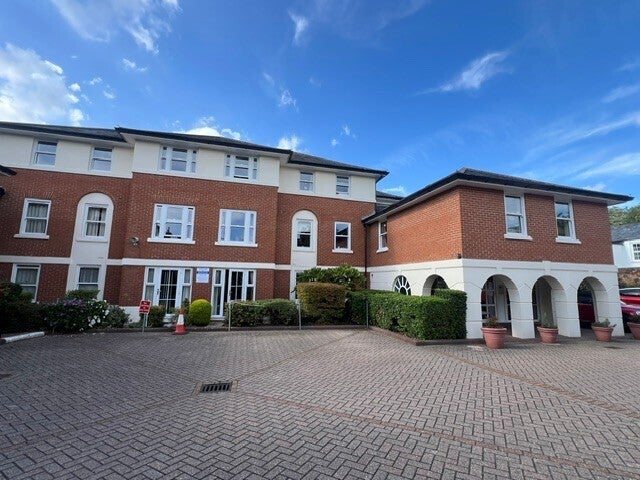 Flat Mulberry Court in Canterbury