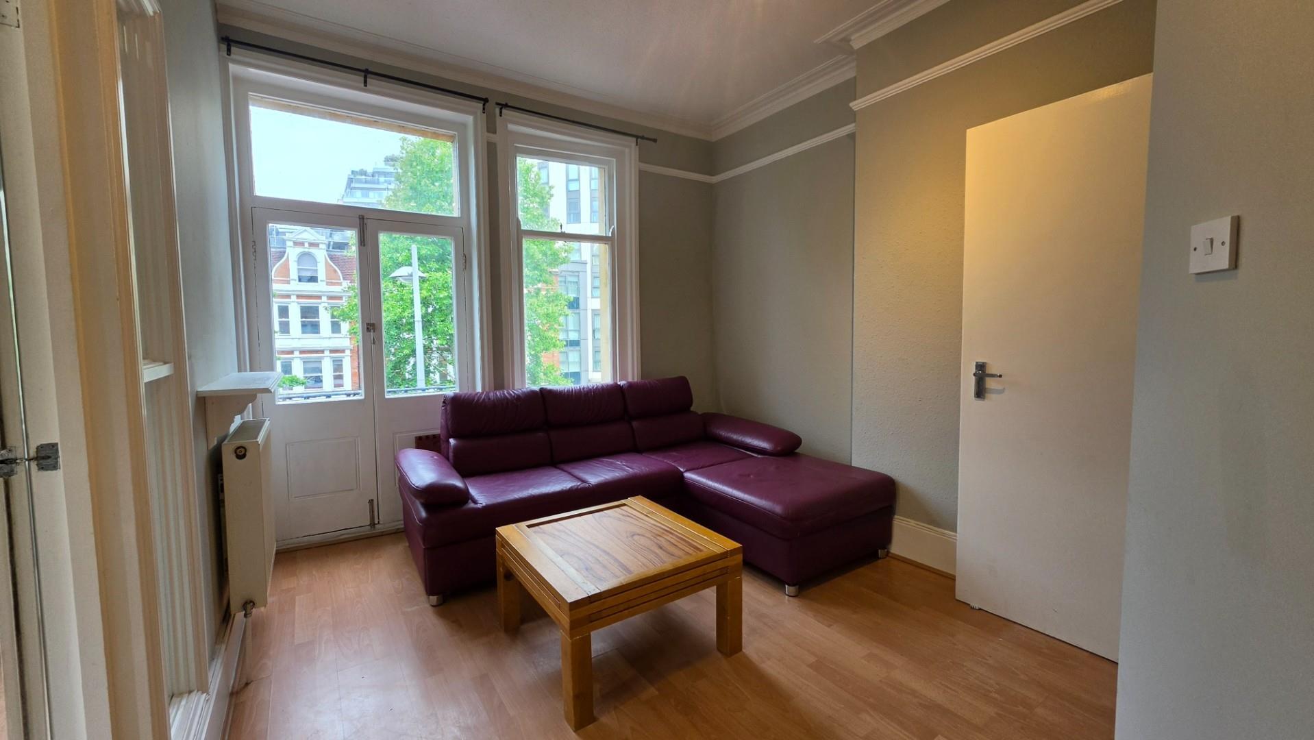 Flat New Broadway in London