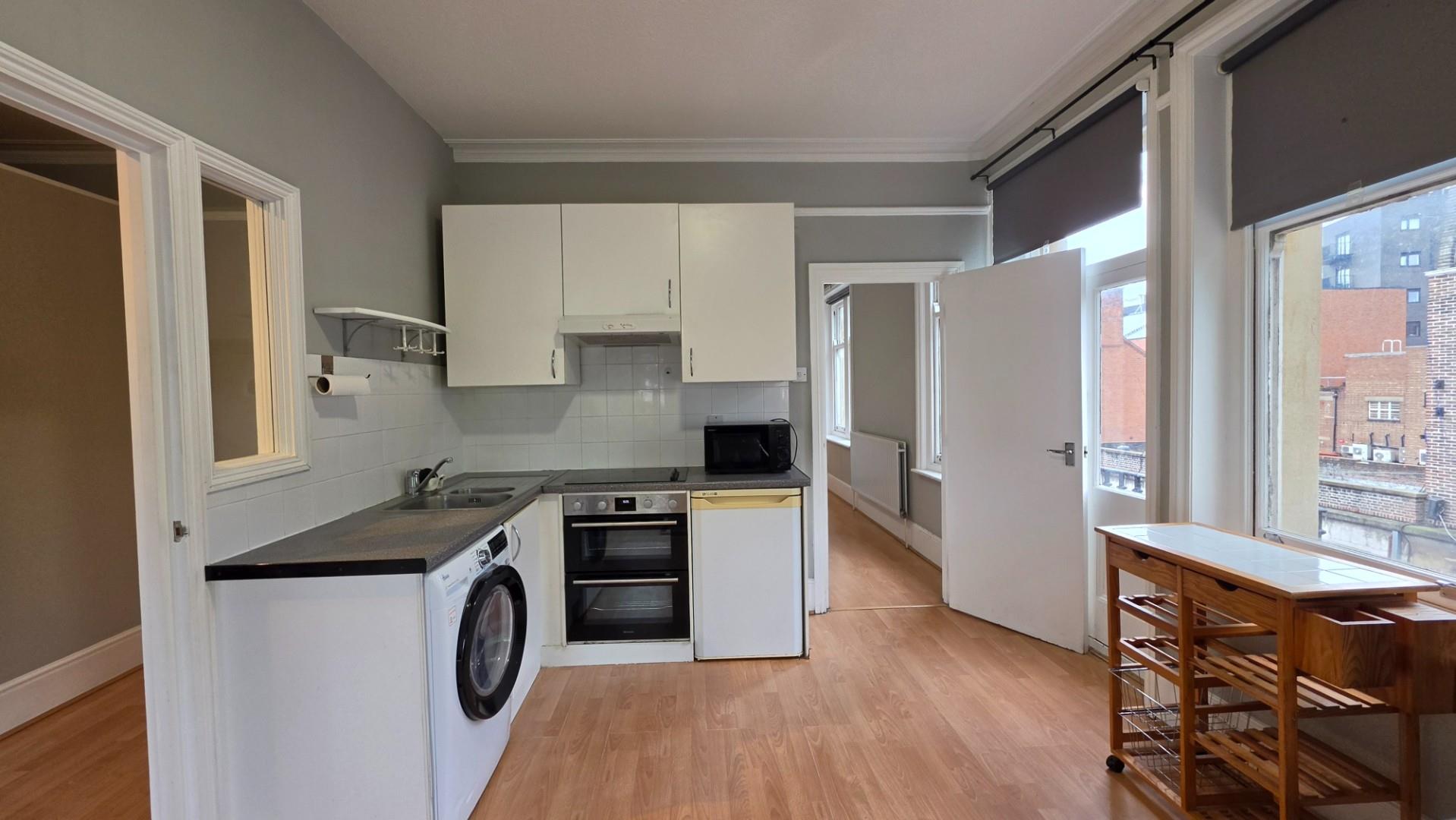 Flat New Broadway in London