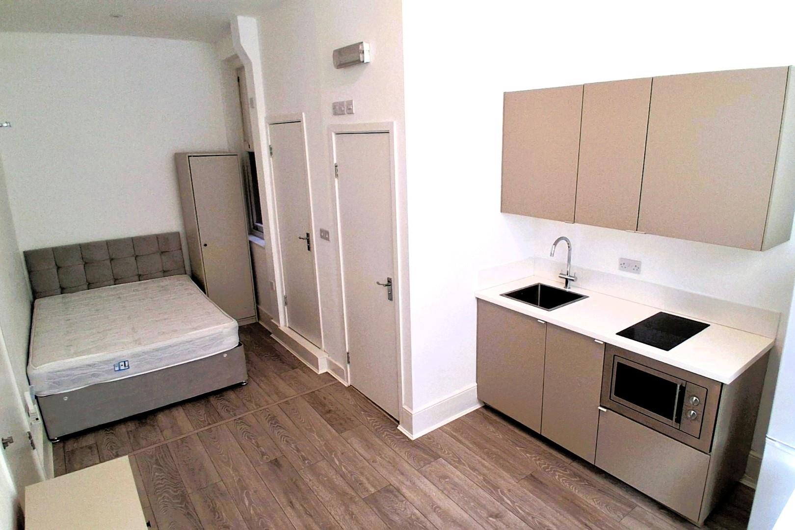 Flat New Broadway in London