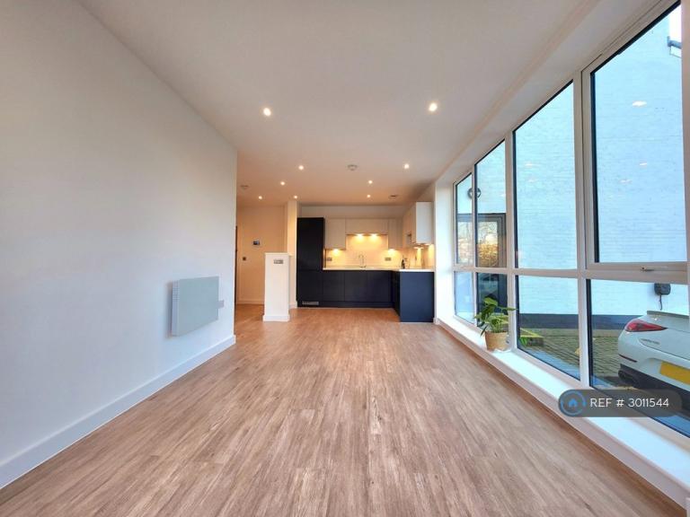 Flat Challenge Court in Mole Valley