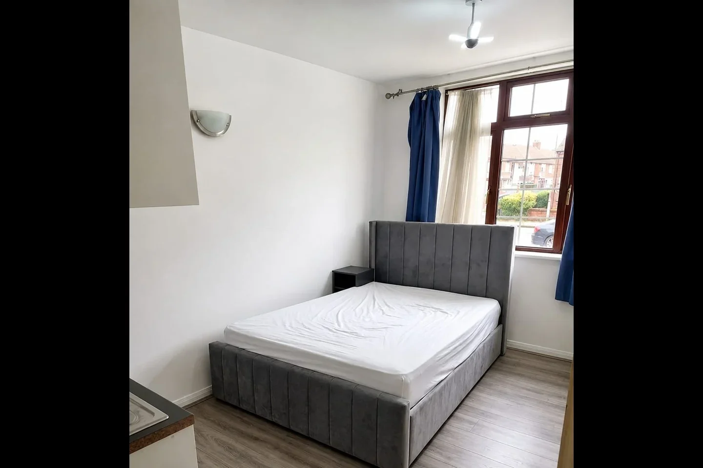 Flat Carlyon Road in Greater London