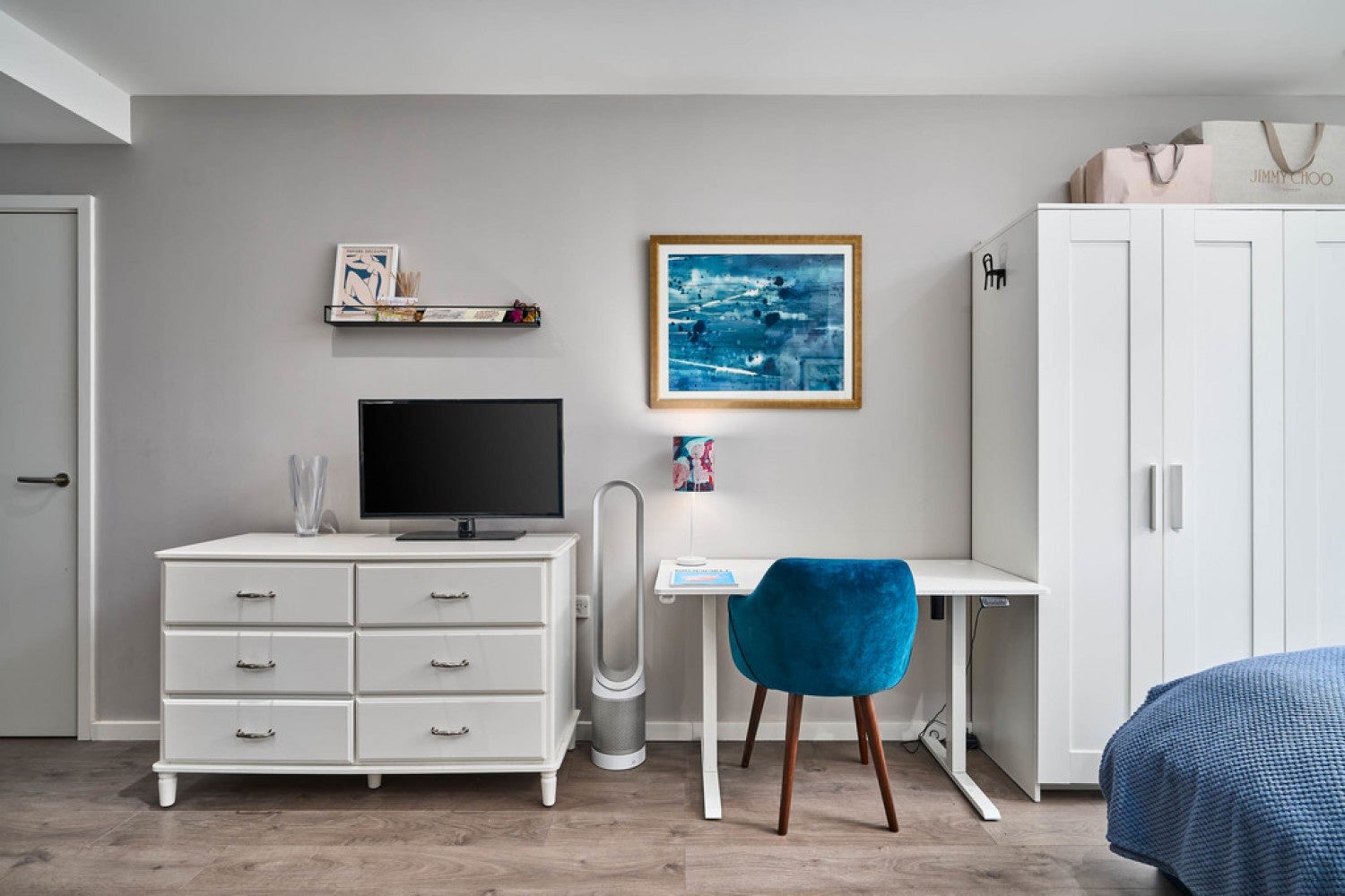 Flat Eltringham Street in Greater London