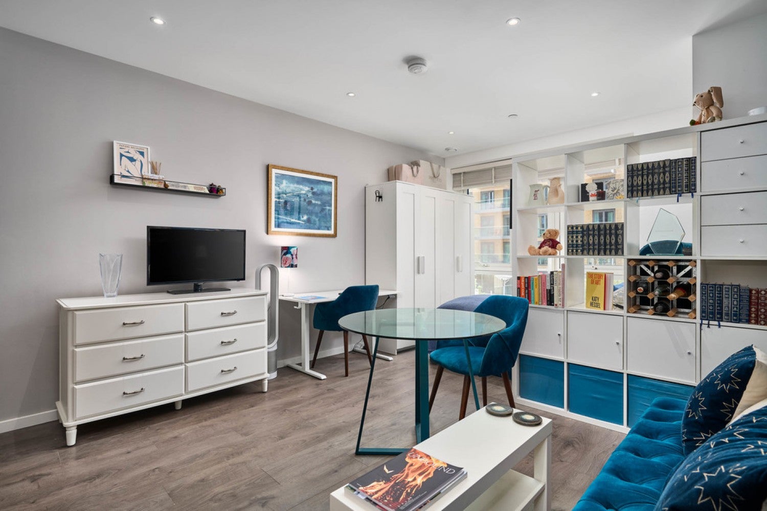 Flat Eltringham Street in Greater London