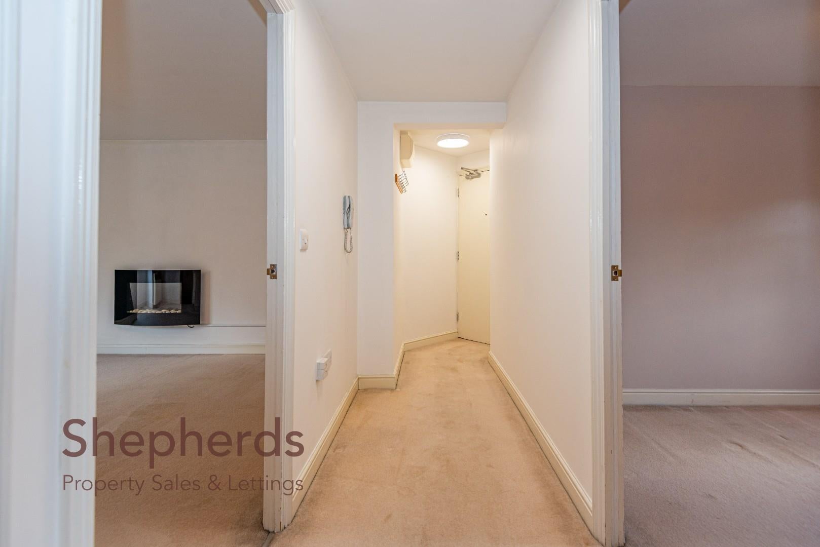 Flat Plomer Avenue in Hoddesdon