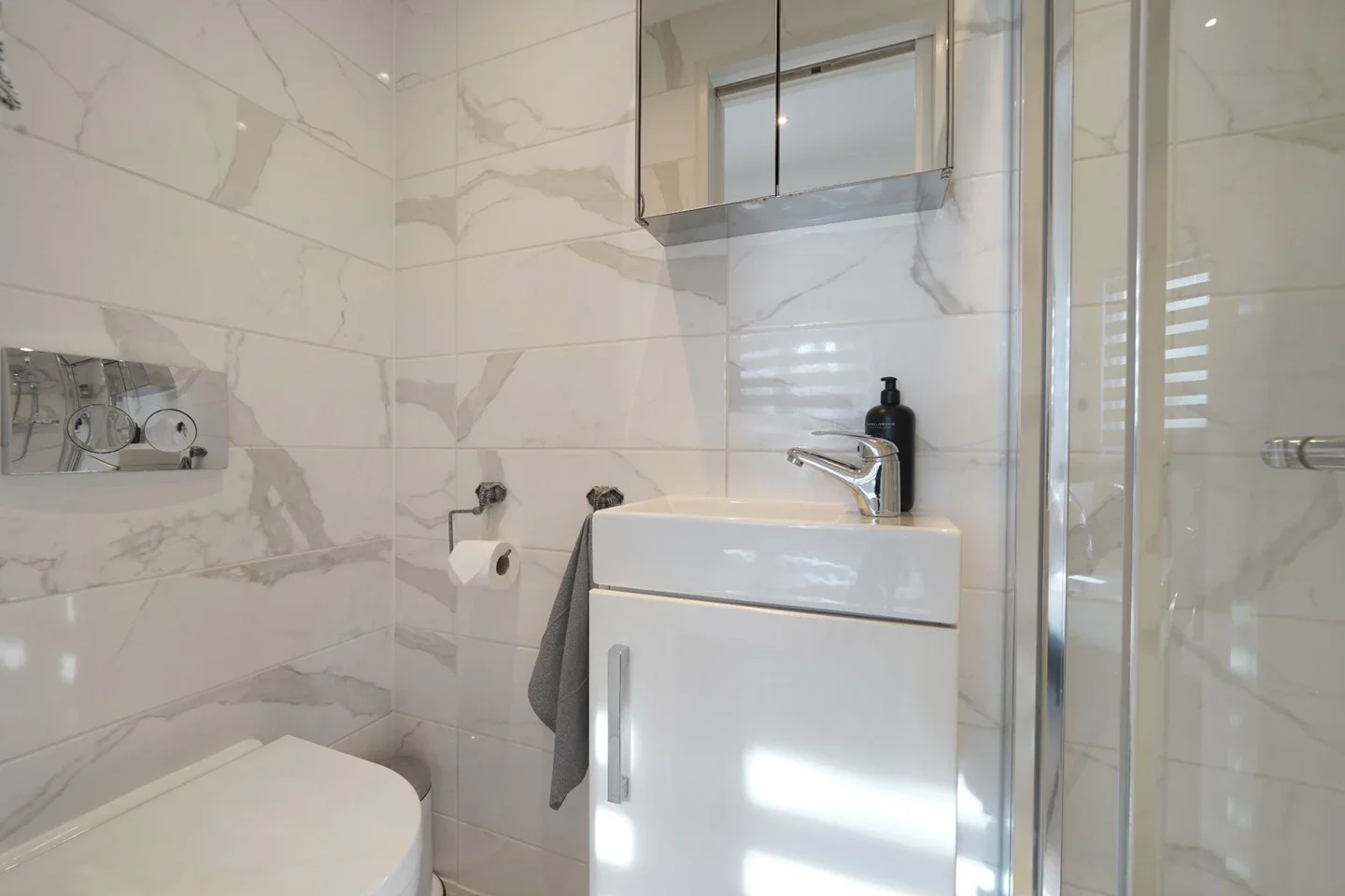 Room Lowlands Road in Greater London