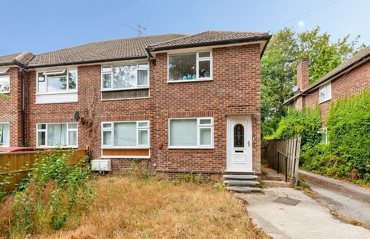 Flat Ray Park Avenue in Maidenhead