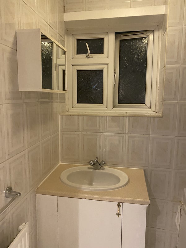 Room Ashfield Road in Greater London
