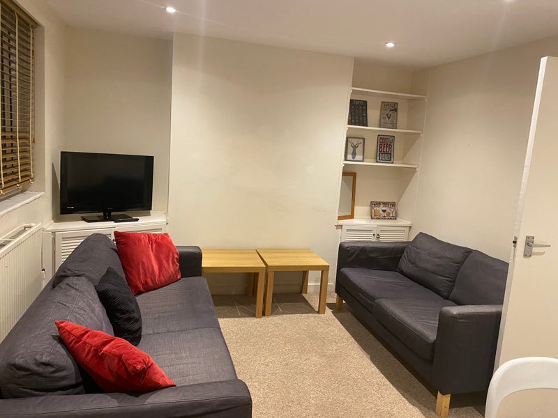 Room Ashfield Road in Greater London