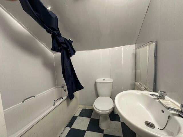 Room Cathcart Road in Glasgow