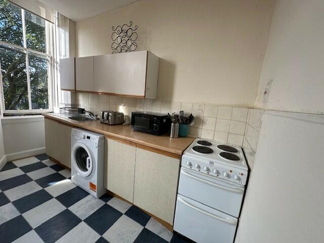 Room Cathcart Road in Glasgow
