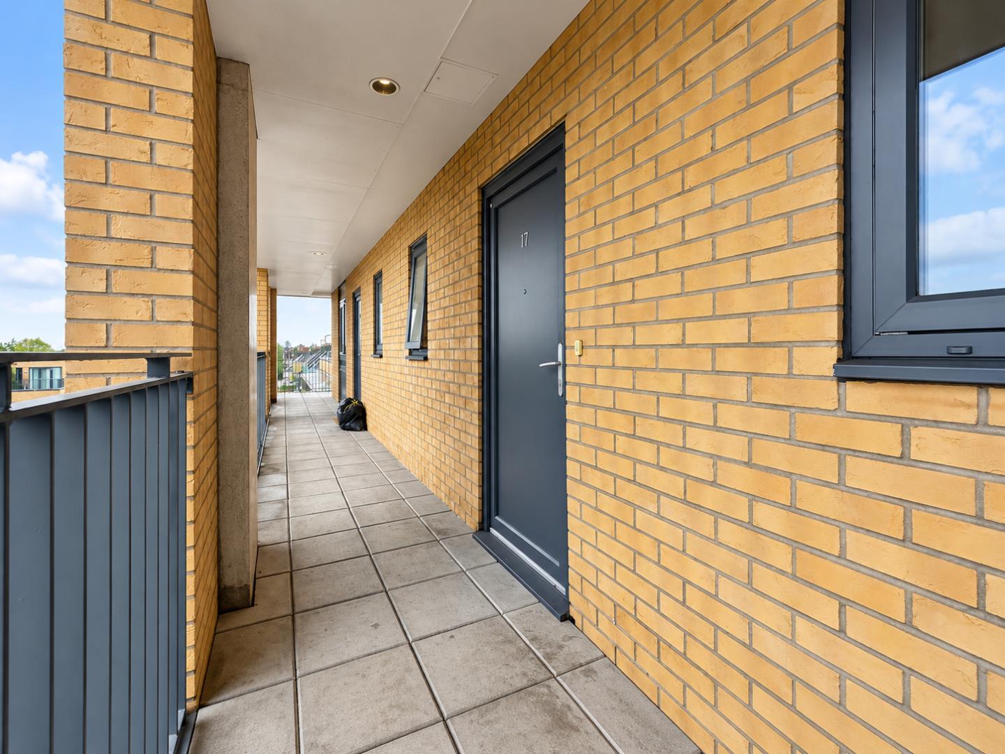 Flat Bowes Road in Greater London