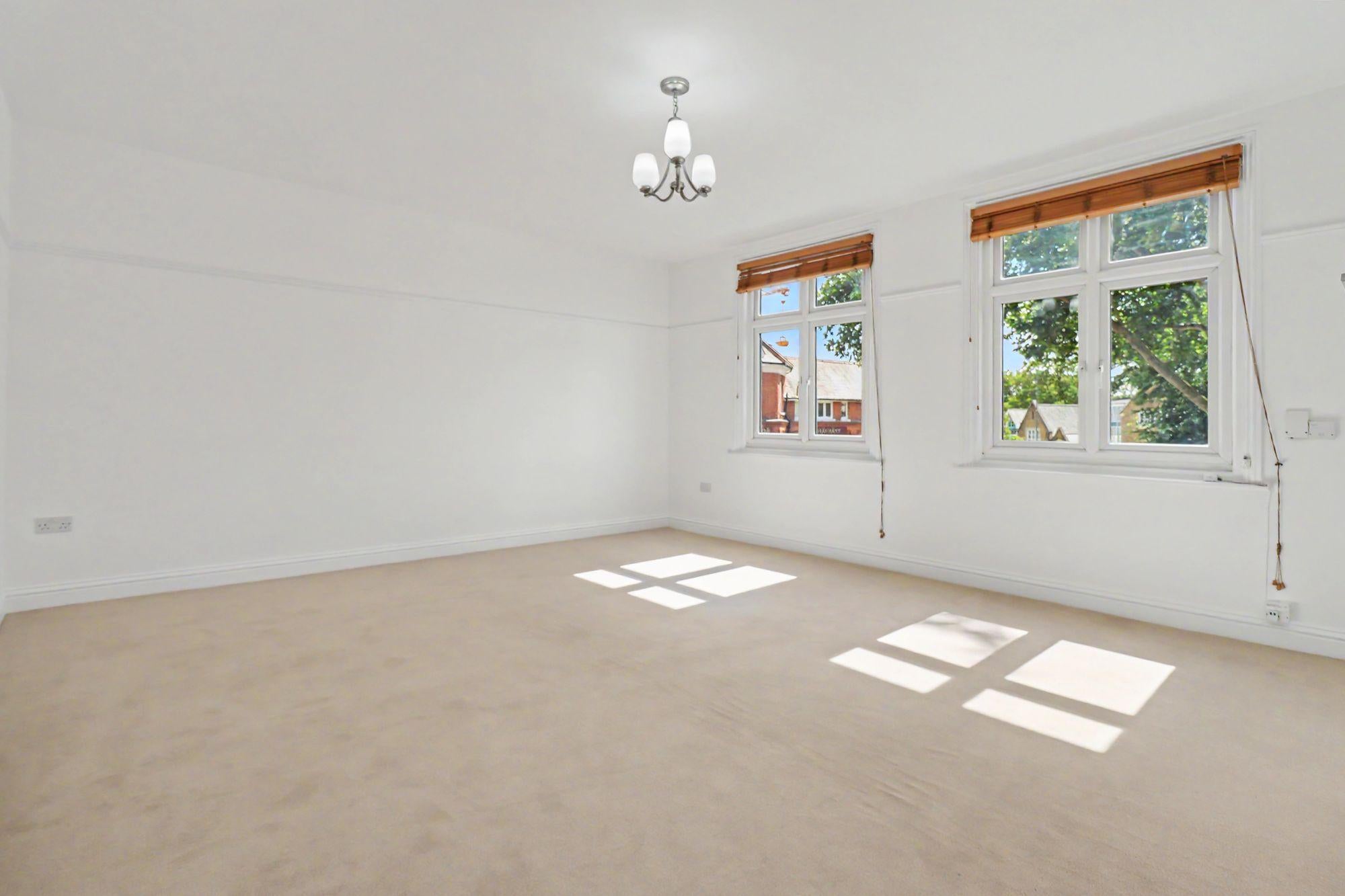Flat Winchester Road in Elmbridge