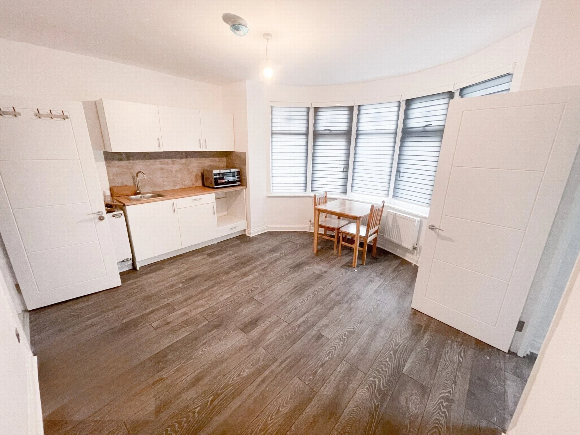 Flat Norfolk Avenue in Greater London