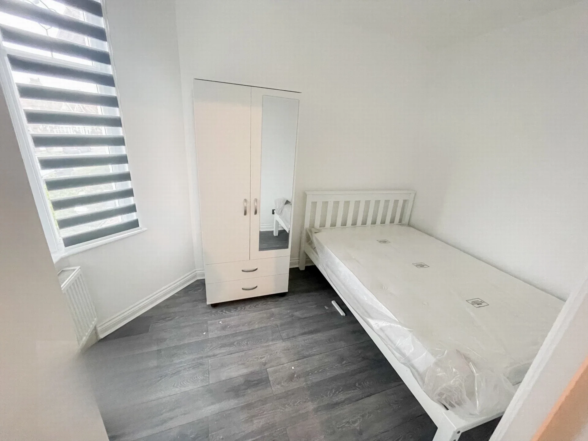 Flat Norfolk Avenue in Greater London