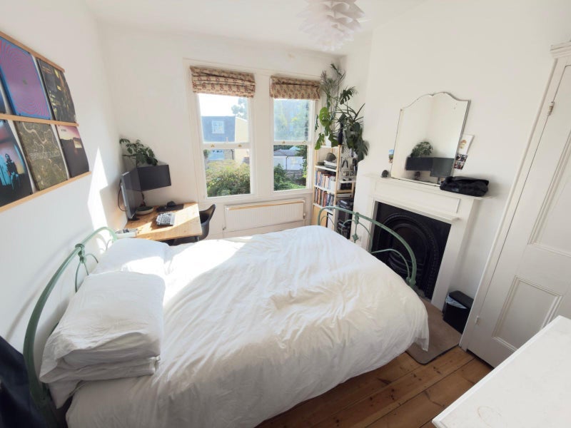 Room Rozel Road in Greater London