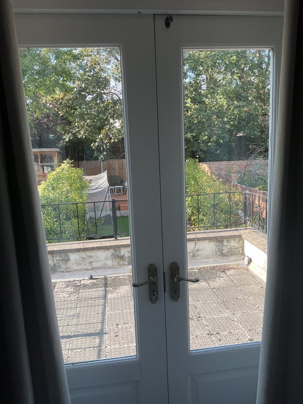 Room Queenswood Road in Greater London
