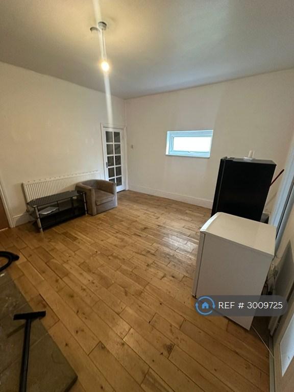 Room Neville Street in Wakefield