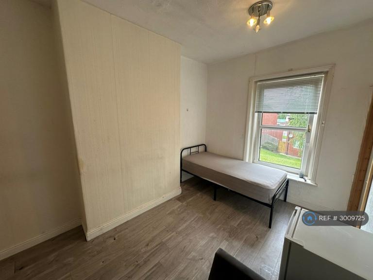 Room Neville Street in Wakefield