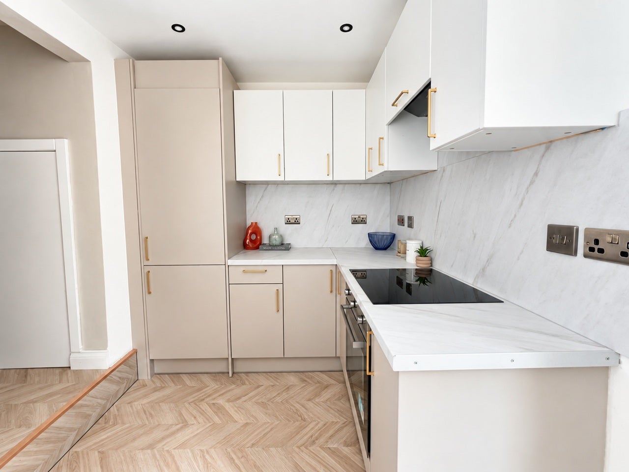 Flat Murray Road in Greater London
